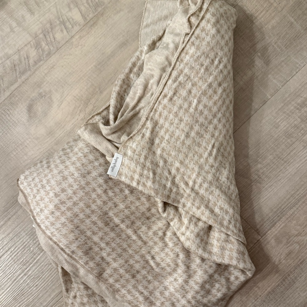Cream Houndstooth Sollybaby